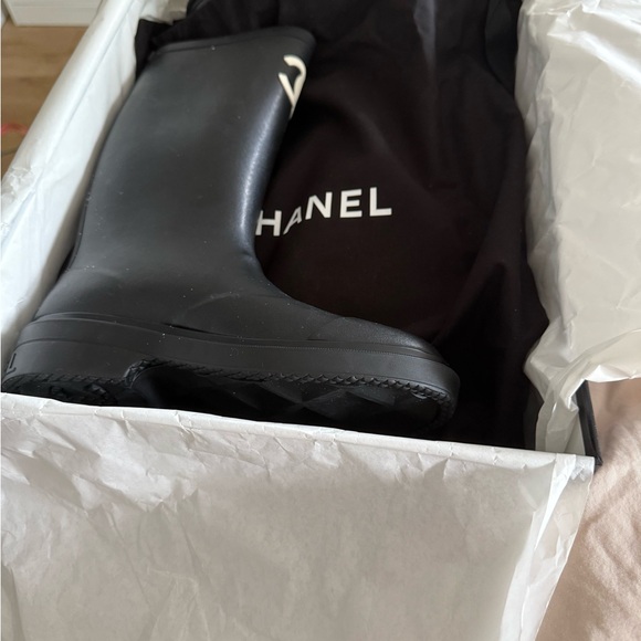 Chanel rain boots - Picture 10 of 14